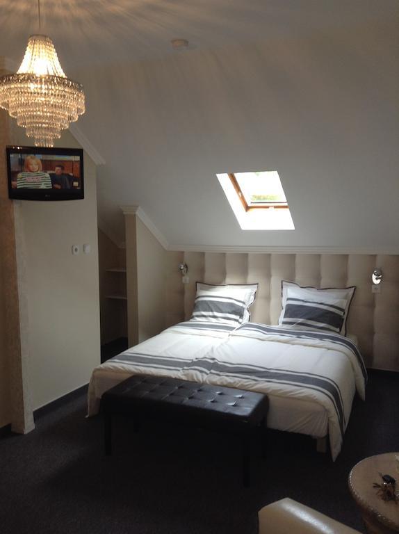 Lika Panzio Gyula Hotel Room photo